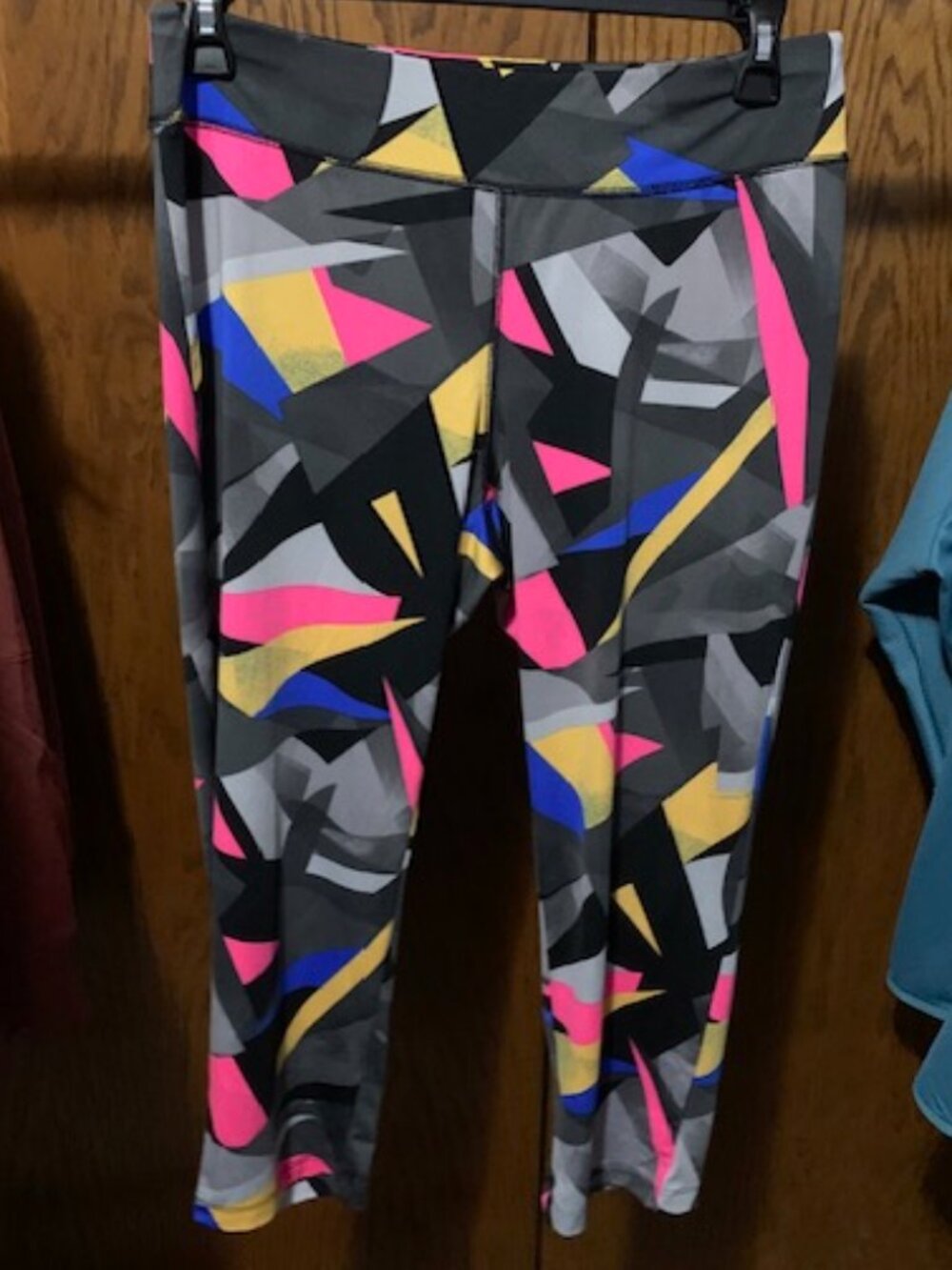 NWOT Flirtitude juniors active capris